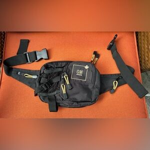 Black Crossbody Waist Pack - Men's Compact Travel Bag